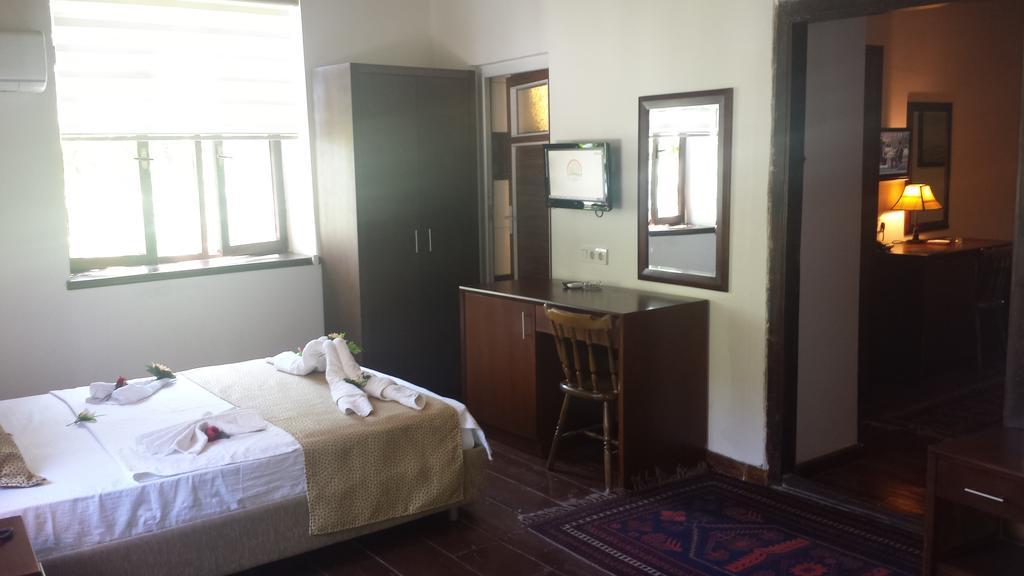 Kaleici Ozkavak Hotel Antalya Room photo